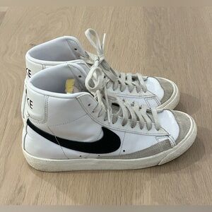 Women’s Nike Blazers Mid 77 Sneakers - Size 7 US